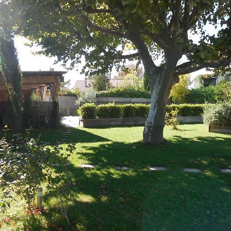 La Maison Bleue LʼIsle-sur-la-Sorgue Exterior foto
